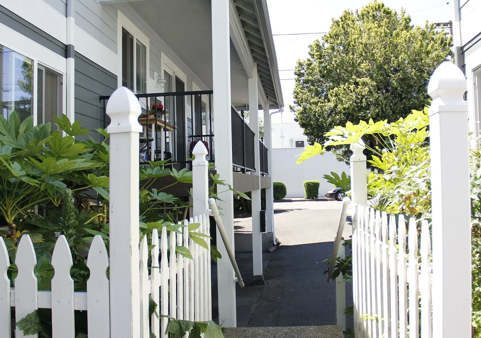 426 NE 75th Ave — Photo 3