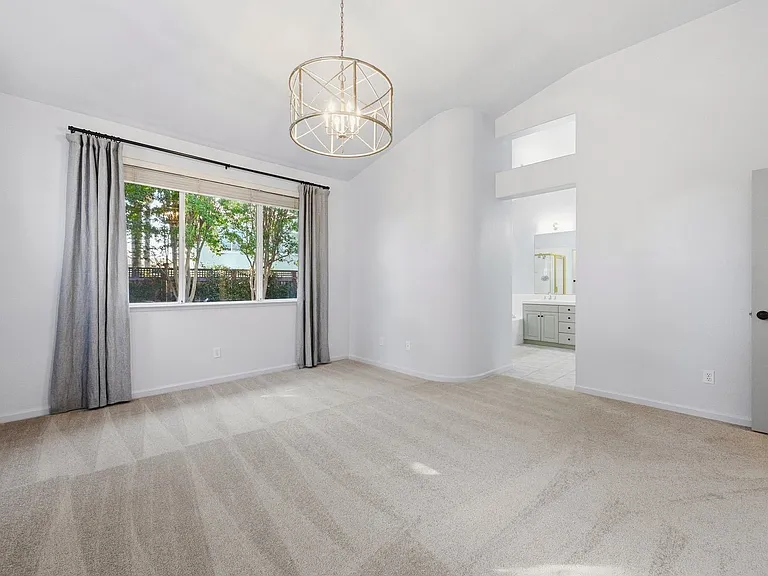 1439 Gordon Dr — Photo 28