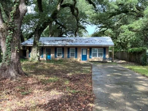 702 N Huntington St, Sulphur, LA 70663