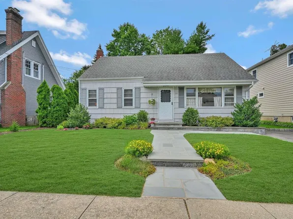 20 Seneca Street, East Northport, NY 11731
