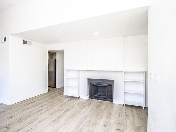 5th image of 3102 E Clarendon Ave Unit 207