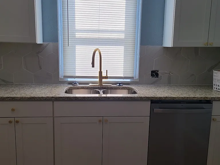 274 E Hinman Ave — Photo 21