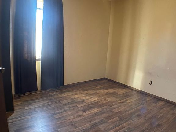 3rd image of 1111 W 10th St #6