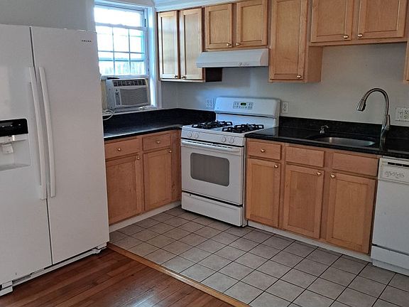 2nd image of 68 Prospect St #200-682