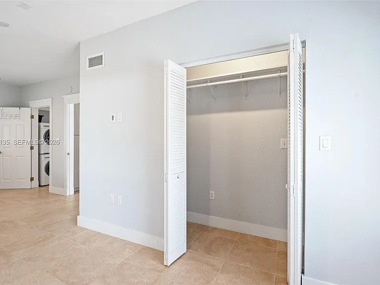 4 Transylvania Ave — Photo 11