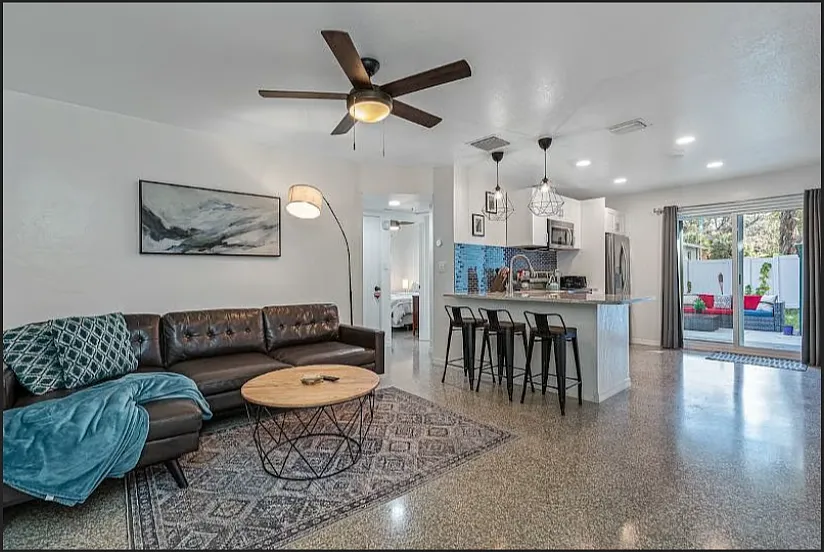 2 bed, 1.5 bath, 700 sqft, $2,100 — Photo 3
