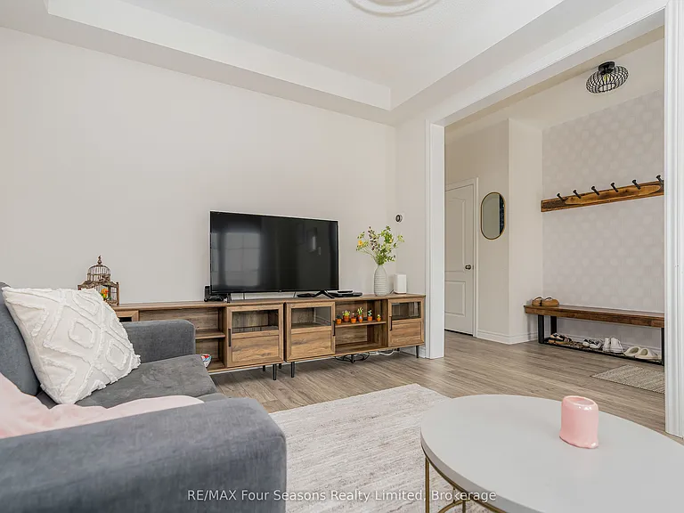 40 Kirby Ave — Photo 5