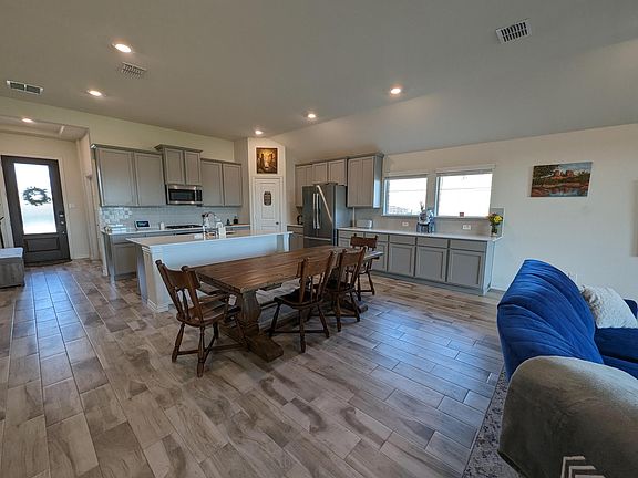 5th image of 832 Lauren Grove Ln