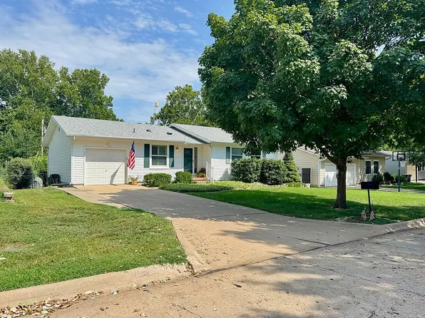 1212 Haas Cir, Manhattan, KS 66503