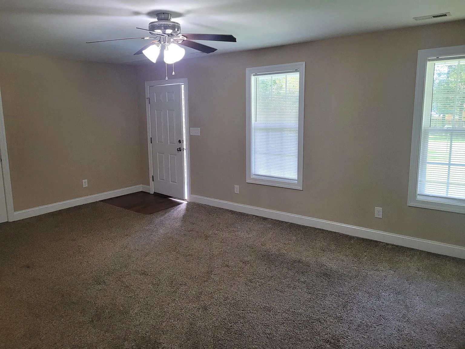 3 bed, $1,595 — Photo 4