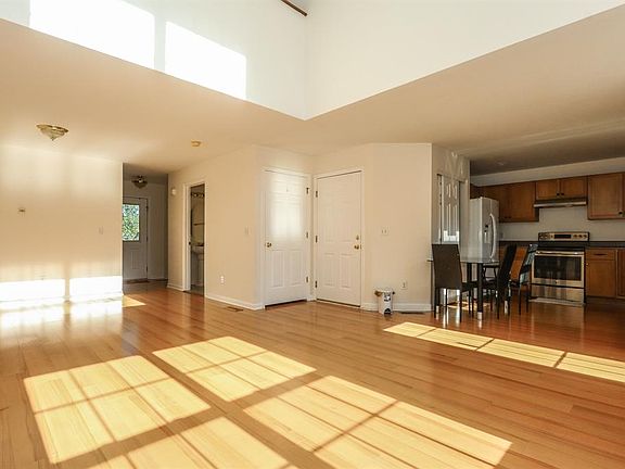 4th image of 39 Citadel Dr APT 2