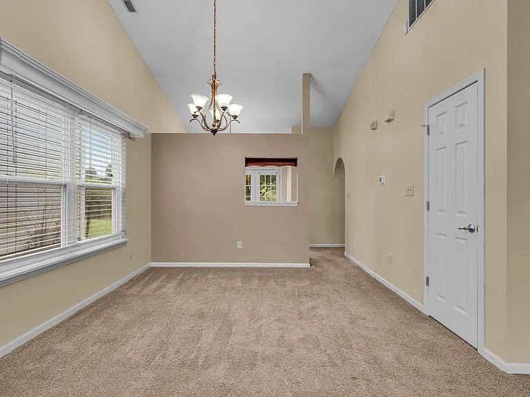 6748 Wimbledon Dr — Photo 25