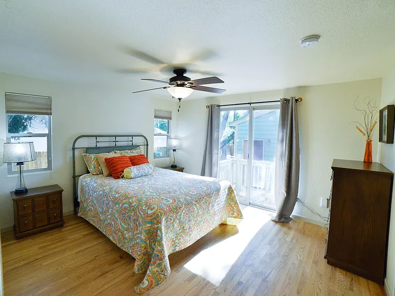 Master Bedroom with Queen bed