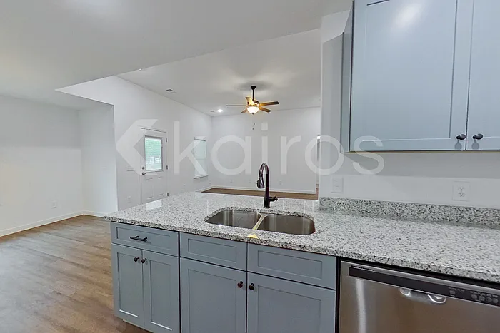 142 Hughes Dr — Photo 6