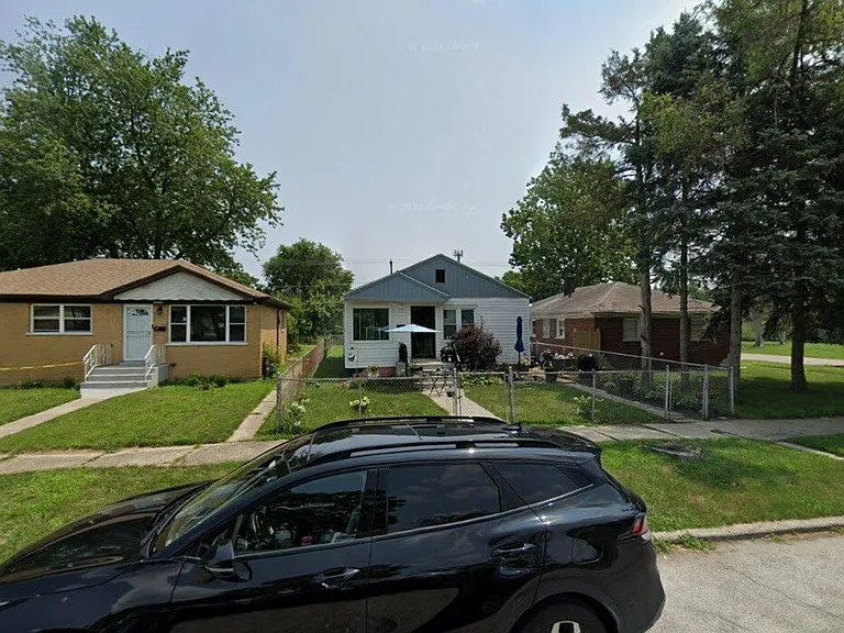 Honore Ave — Photo 1