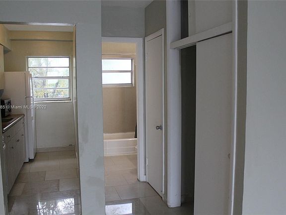 5th image of 1685 Jefferson Ave APT 14