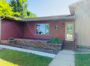 1737 S Park St, Aberdeen, SD 57401