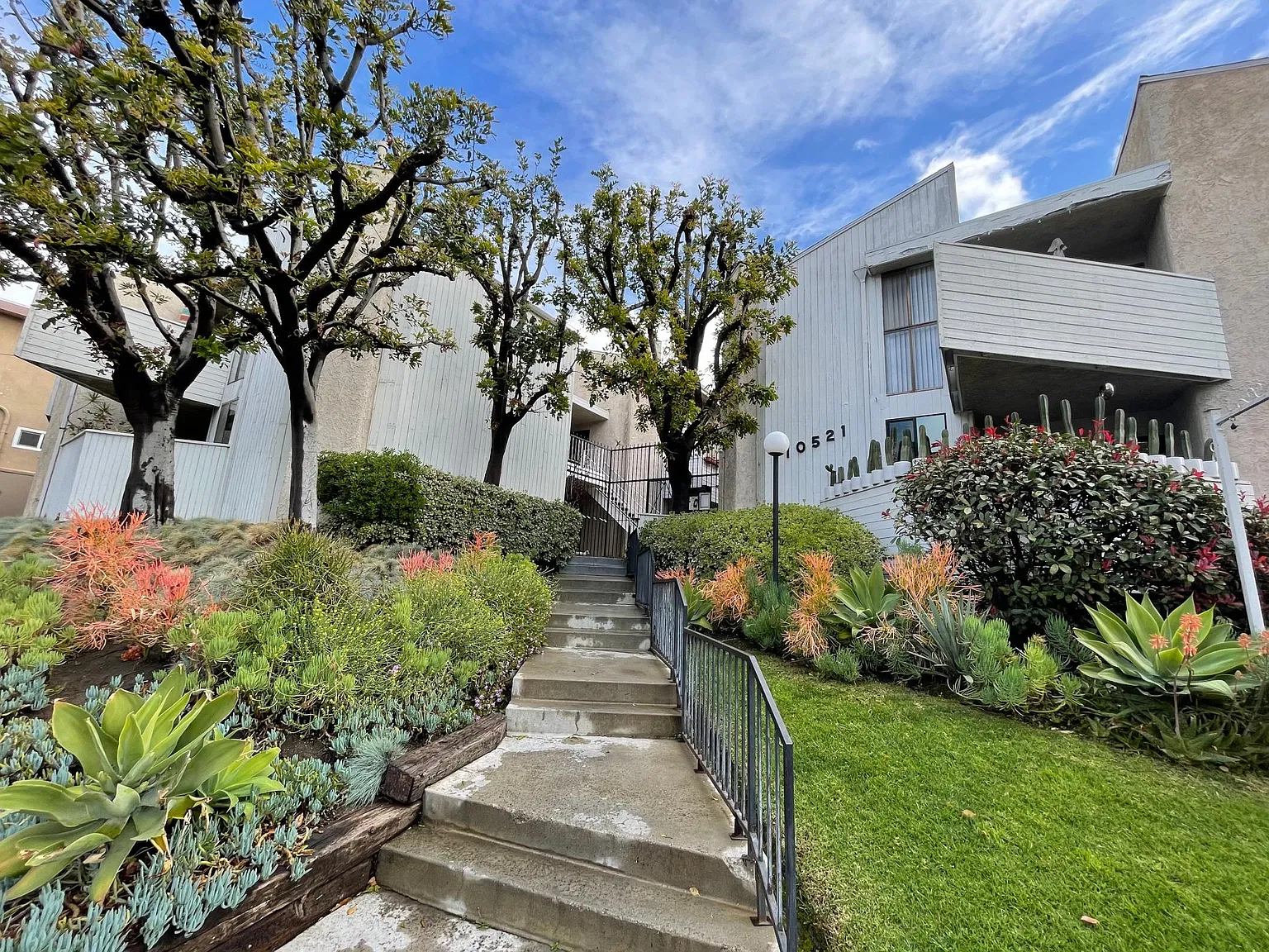 10521 National Blvd — Photo 1