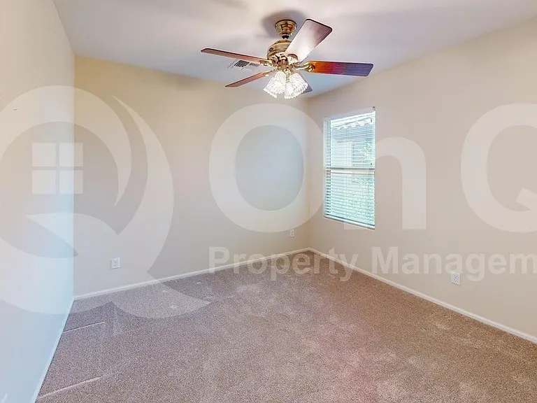 10821 W Elm St — Photo 15