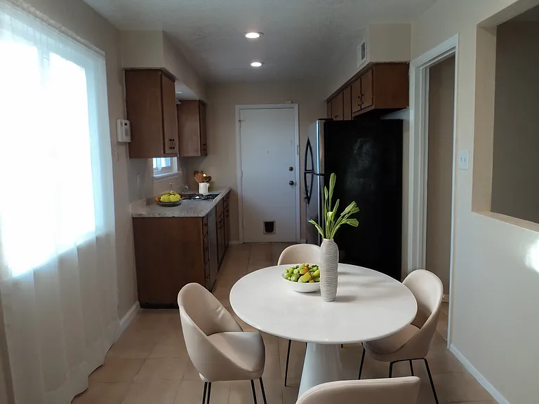 11724 Marquette Ave NE — Photo 4