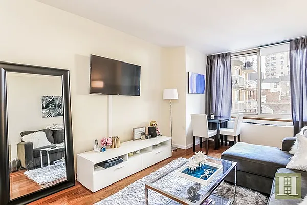 Rented by Halstead Real Estate | media 32