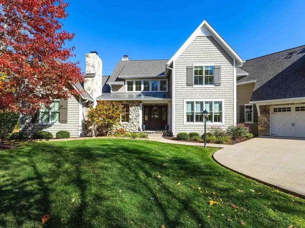 18165 247th Ave, Bettendorf, IA 52722