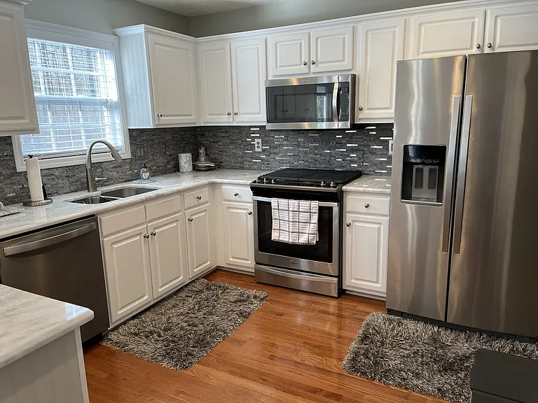 3051 Lexington Ave — Photo 4