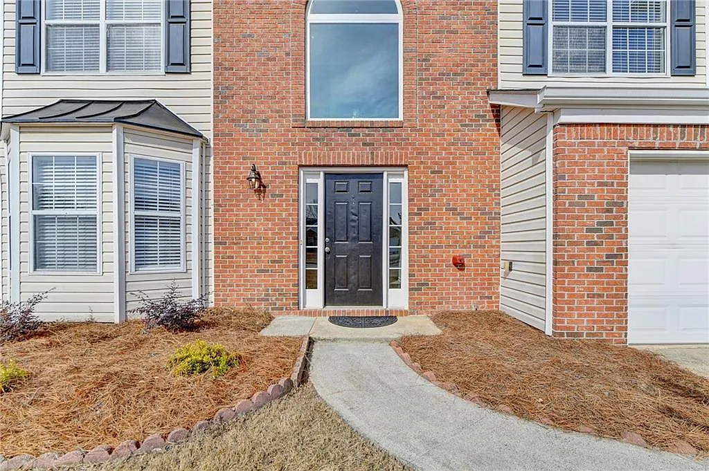 4 bed, 2.5 bath, 2497 sqft, $2,425 — Photo 1