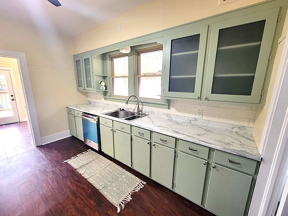 3rd image of 1301 Campbell Ave