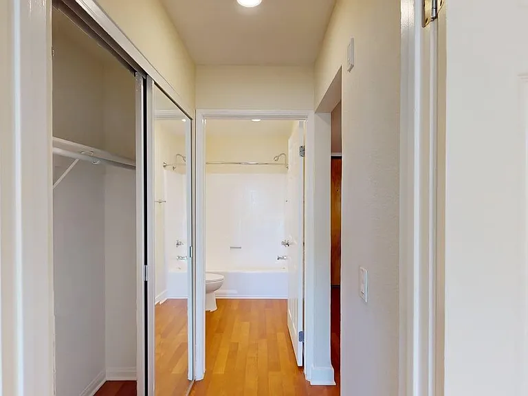 Elizabeth Arms Apartments — Photo 36