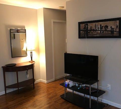 5th image of 140-2786 Roundtree Dr #140