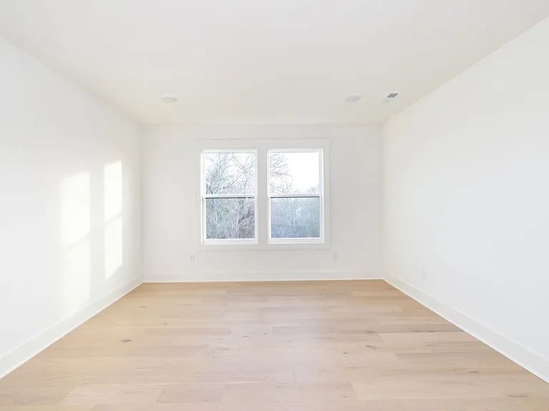 326 E Trinity Ln #C — Photo 26