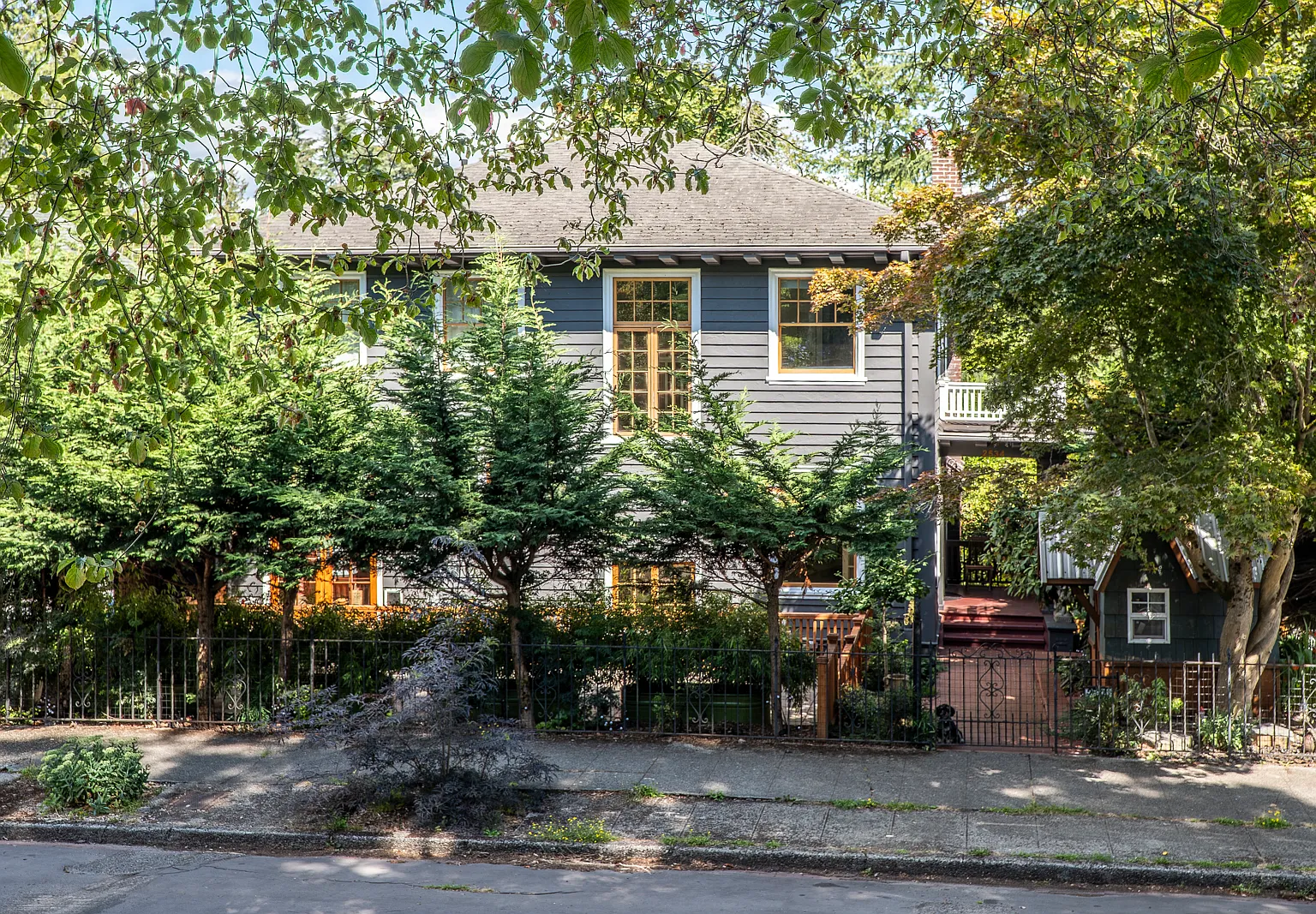 3 bed, 2.5 bath, 3600 sqft, $6,500 — Photo 3