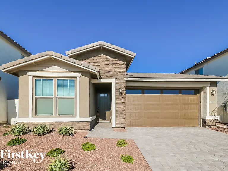 19690 W Turney Ave — Photo 1