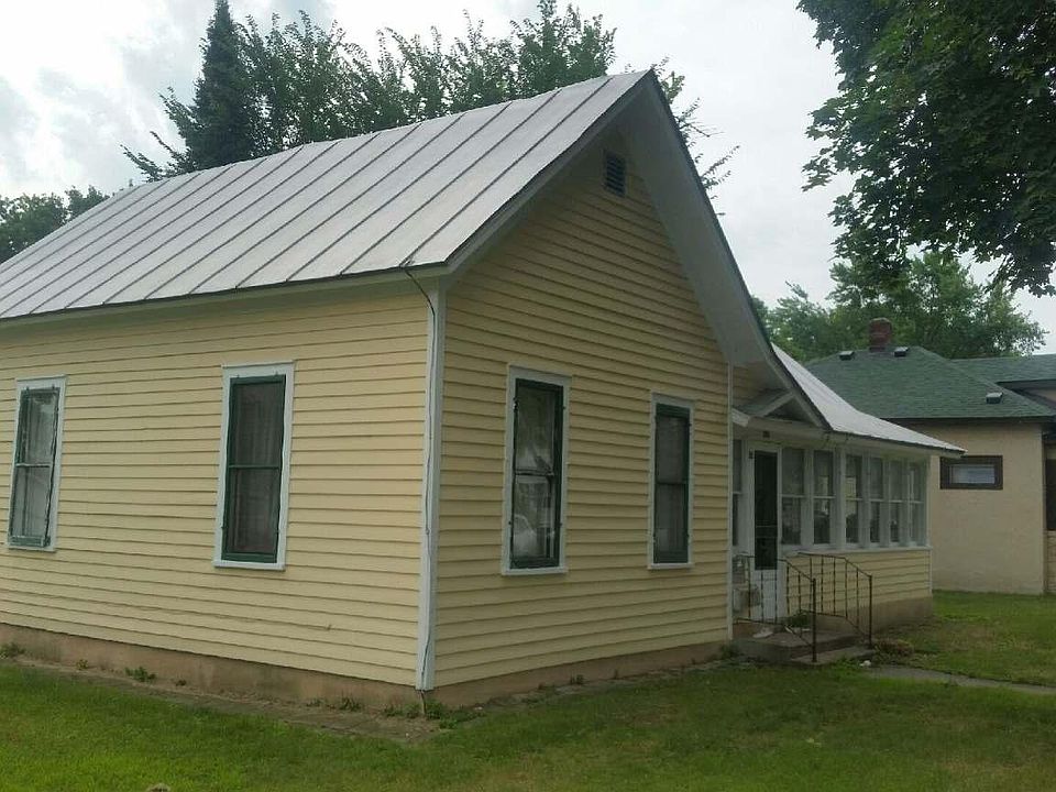 2nd image of 1540 Liberty St