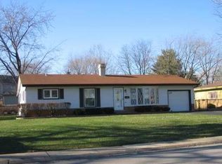 1924 N Birchwood Ln, Arlington Heights, IL 60004