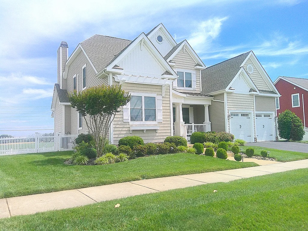 4 bed, 4.0 bath, 4700 sqft, $4,500 — Photo 1