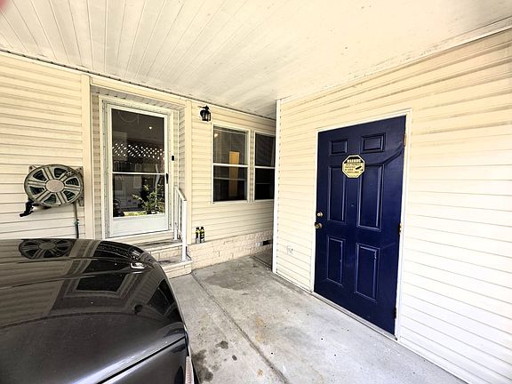 3rd image of 9833 Kenneth Ln