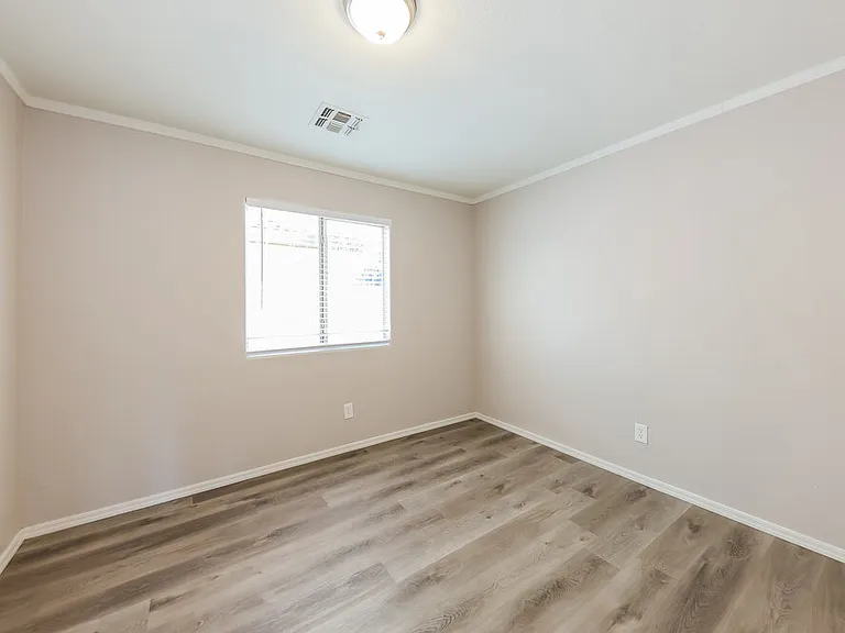 7919 W Magnolia St — Photo 16