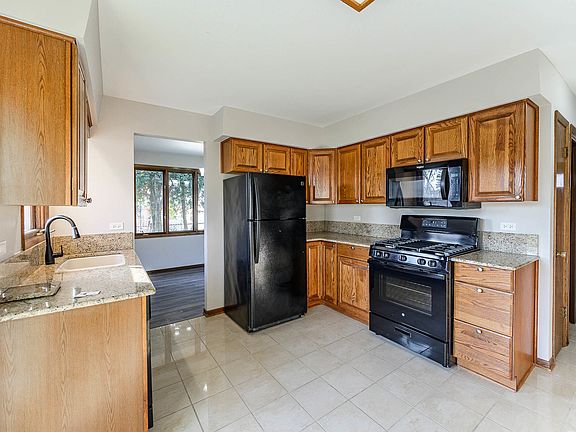 5th image of 10255 Charles Ave