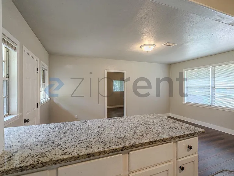 5818 Glenhurst Dr — Photo 12
