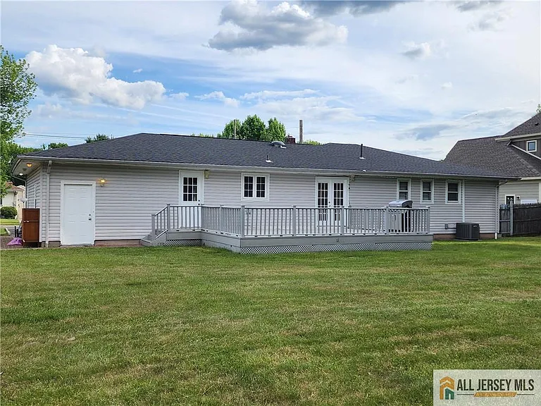 968 New Dover Rd — Photo 2