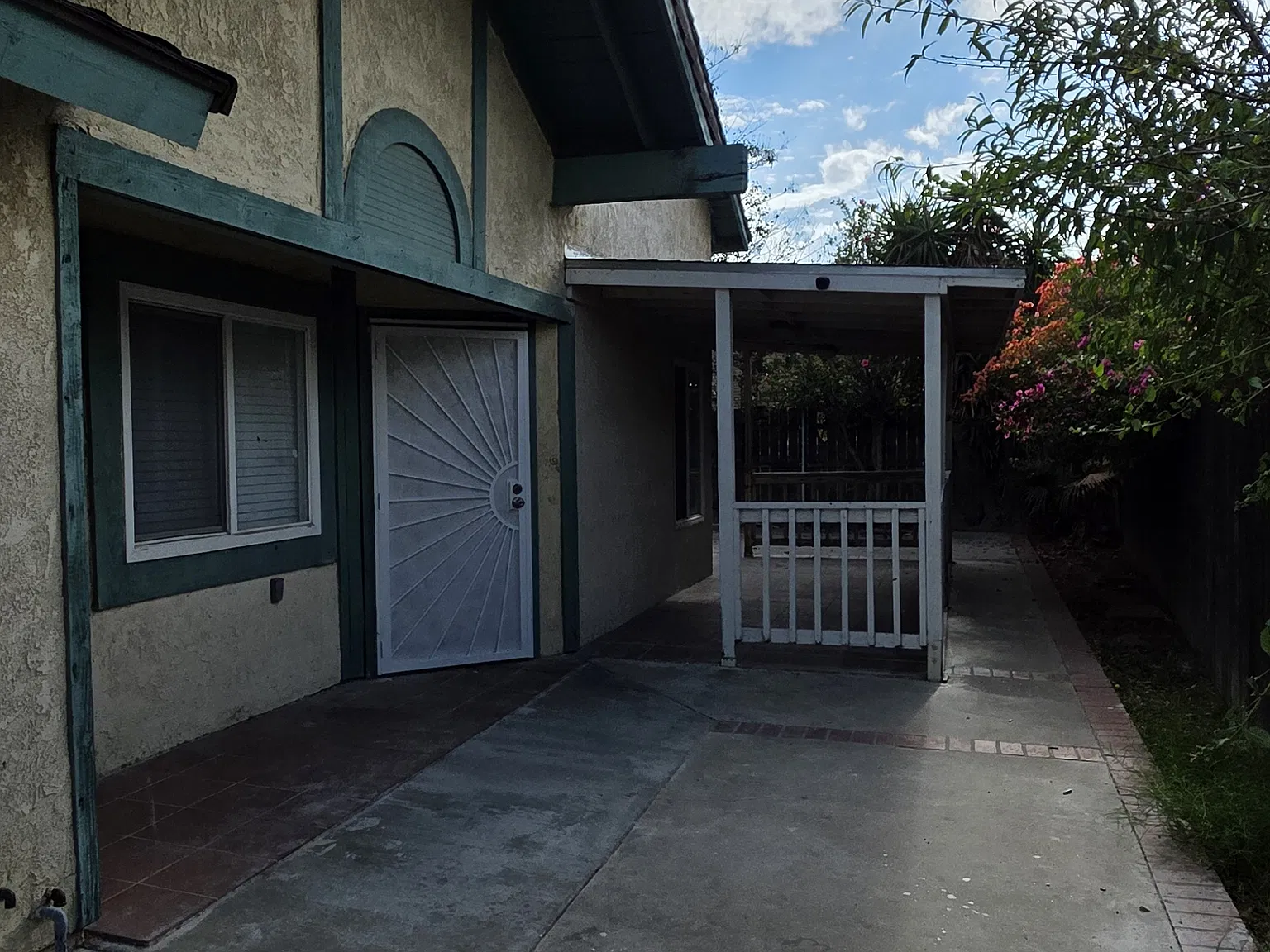 3 bed, 1044 sqft, $3,100 — Photo 2