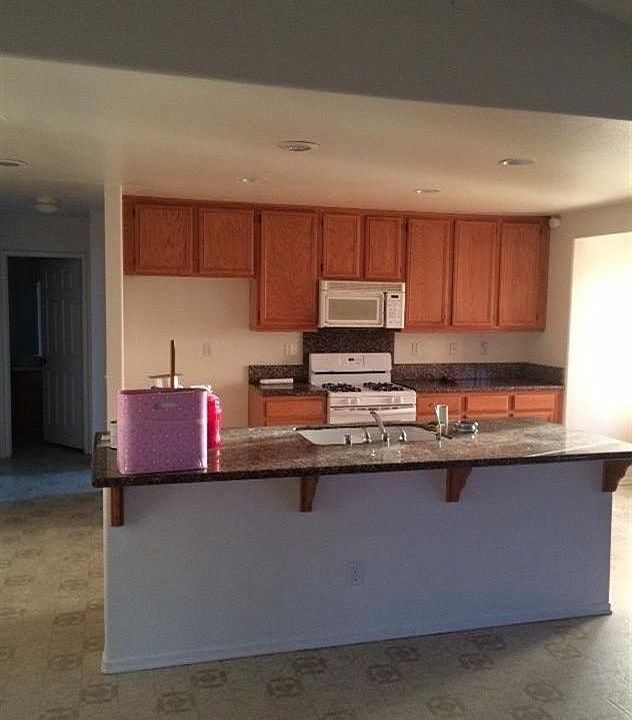 2nd image of 15576 Pearmain St