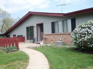 823 Royal Dr APT 3, McHenry, IL 60050