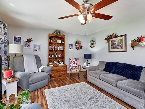 3rd image of 110 Cuivre St