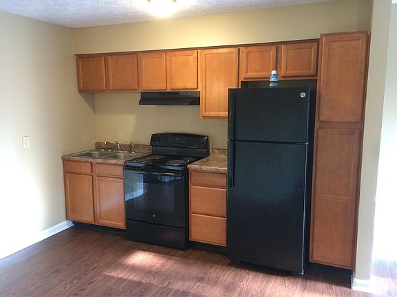 3rd image of 421 Gibson Ln APT 21