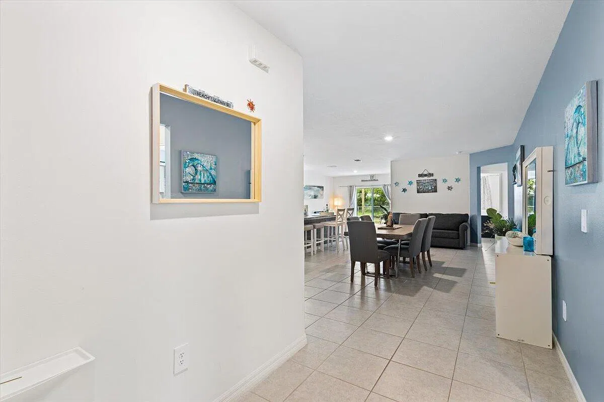 4 bed, 2.0 bath, 1874 sqft, $3,000 — Photo 2