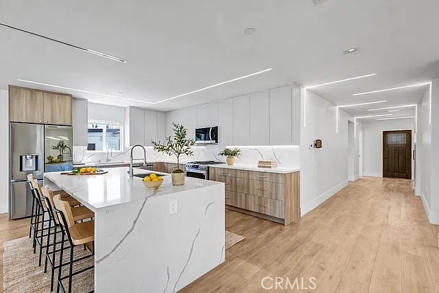 3 bed, 1700 sqft, $4,950 — Photo 3
