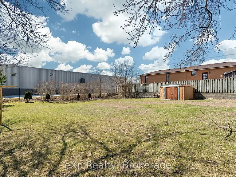236 Sydenham St — Photo 40